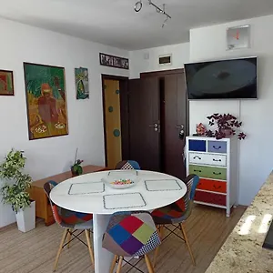 Bright At A Great Location Apartament